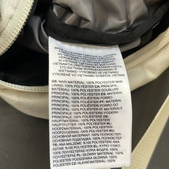 The North Face Jester Crossbody Bag TNF White Metallic Mid Grey 2.3lt 2 Way Zip - Picture 13 of 15